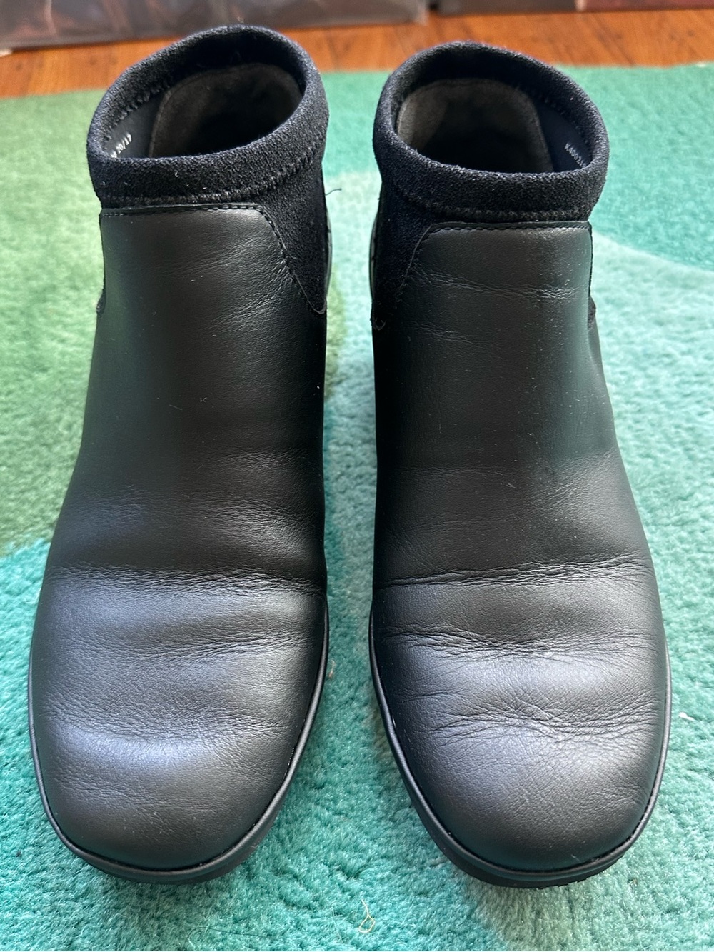 Camper NEARLY NEW Alright black leather/elastic ankle boot w/ red heel-39 (US 8) - Picture 5 of 16
